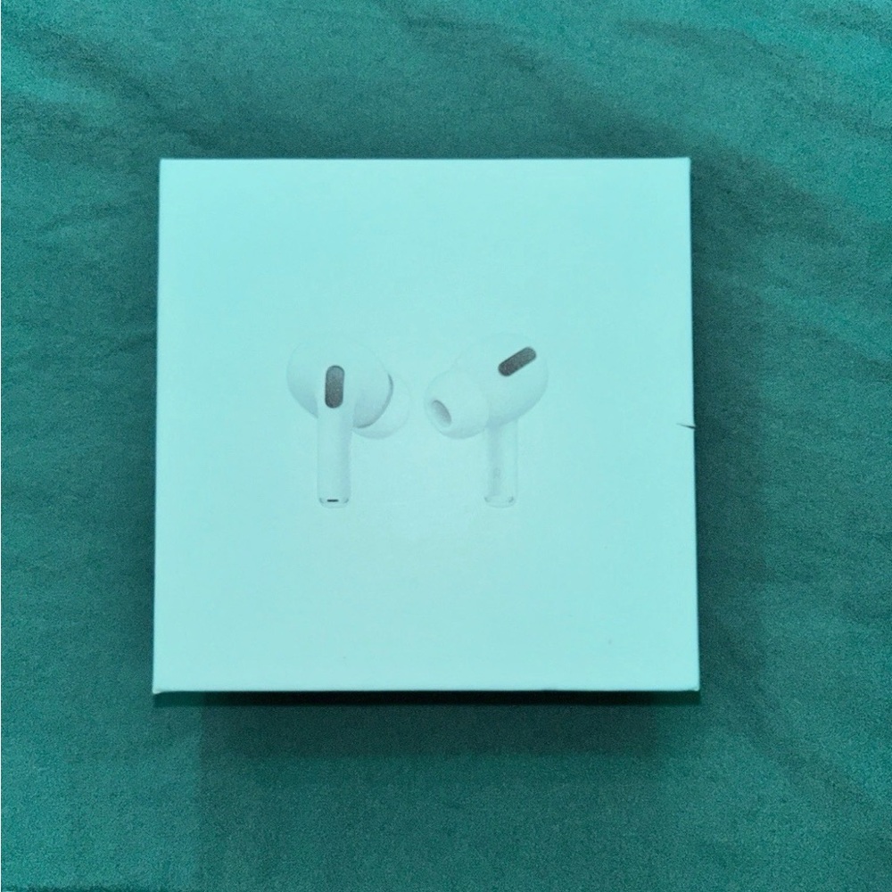 Apple AirPods Pro (1st Generation) with Wireless Charging Case *NEW*